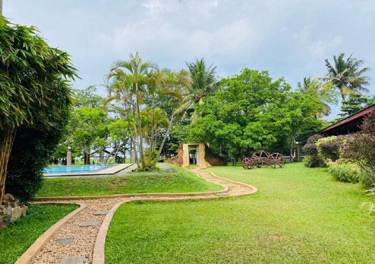 Dampe Resort Piliyandala Zewnętrze zdjęcie