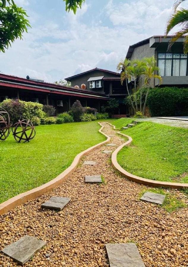 Dampe Resort Piliyandala Zewnętrze zdjęcie
