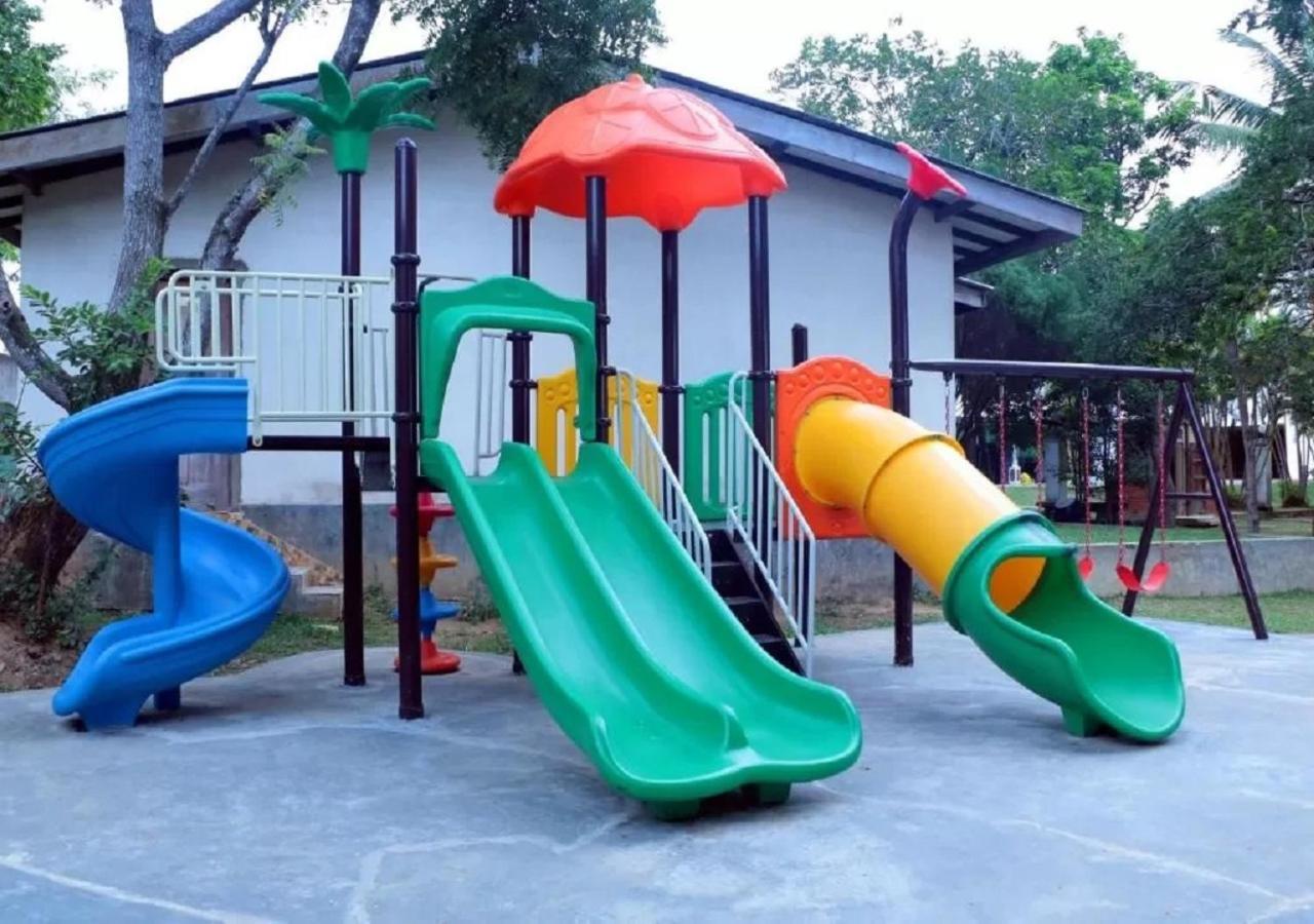 Dampe Resort Piliyandala Zewnętrze zdjęcie