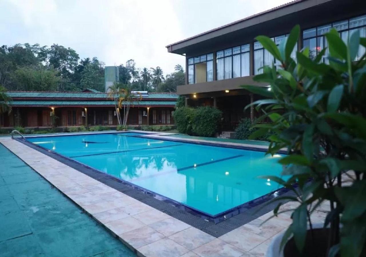 Dampe Resort Piliyandala Zewnętrze zdjęcie